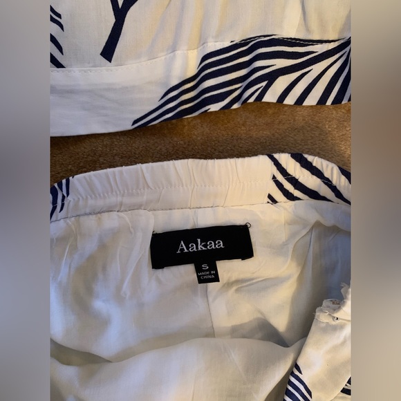 Aakaa halter top and matching maxi skirt set. Size small skirt, medium top - Picture 7 of 11